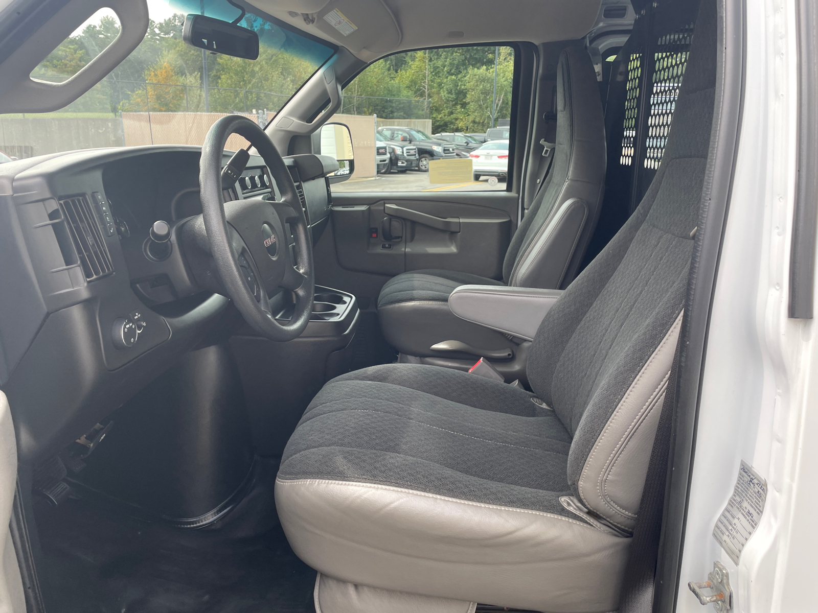 2021 GMC Savana 2500 Work Van 23