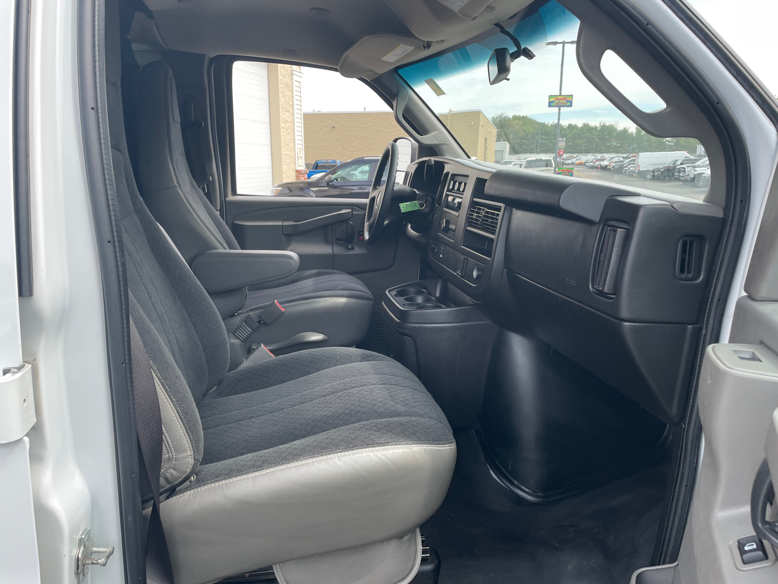 2021 GMC Savana 2500 Work Van 24