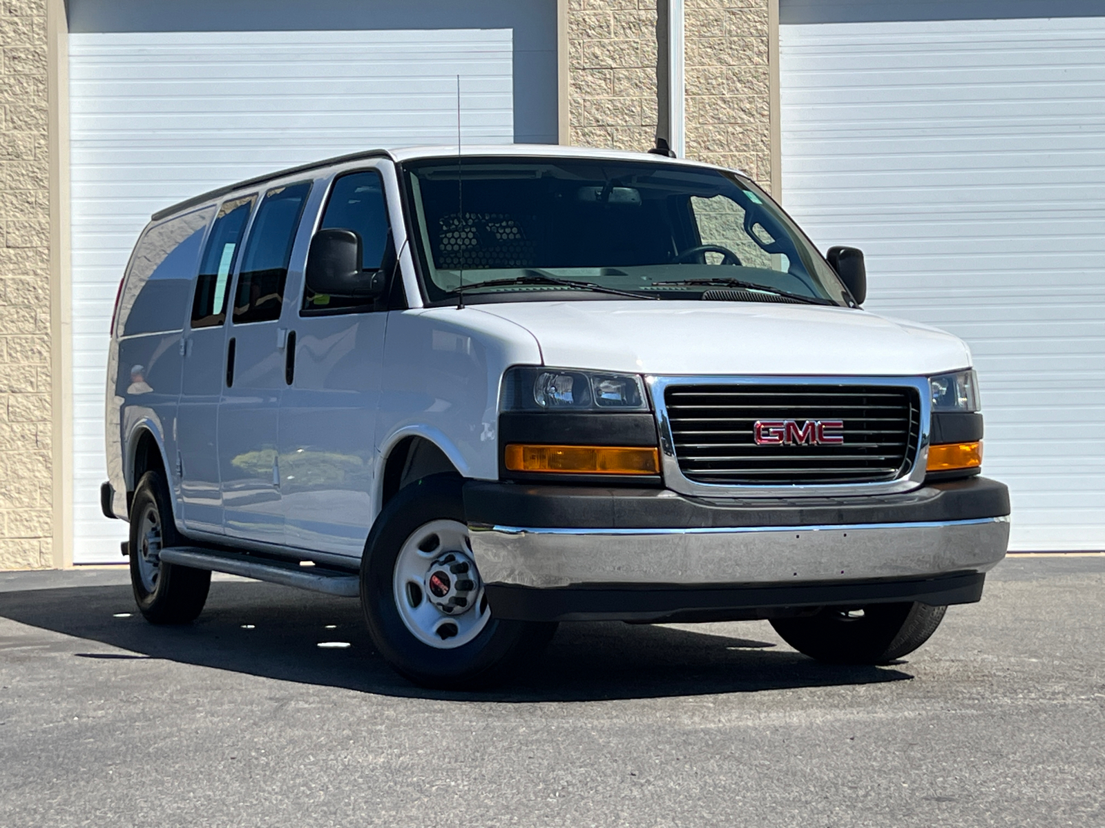 2022 GMC Savana 2500 Work Van 1