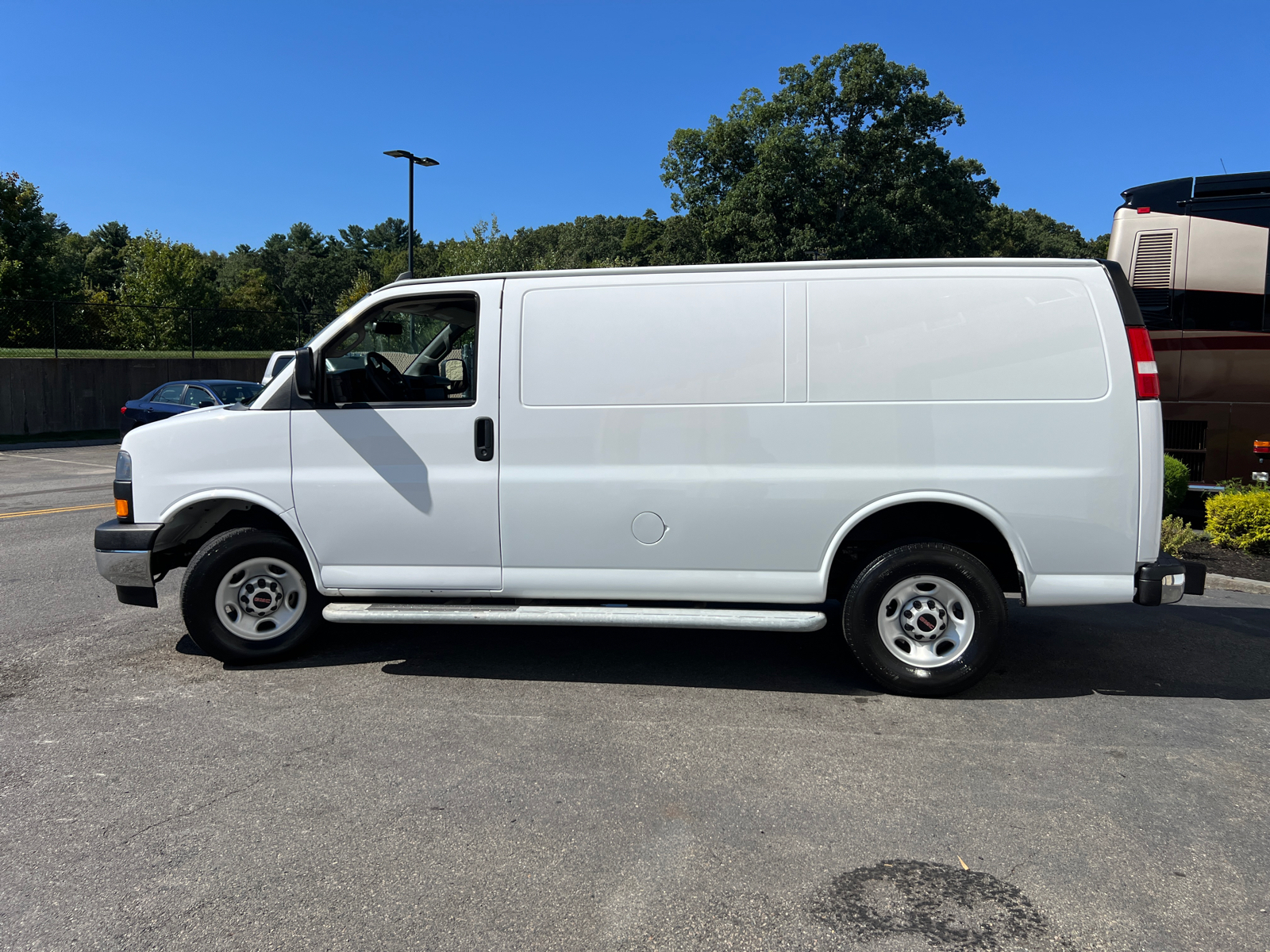 2022 GMC Savana 2500 Work Van 5