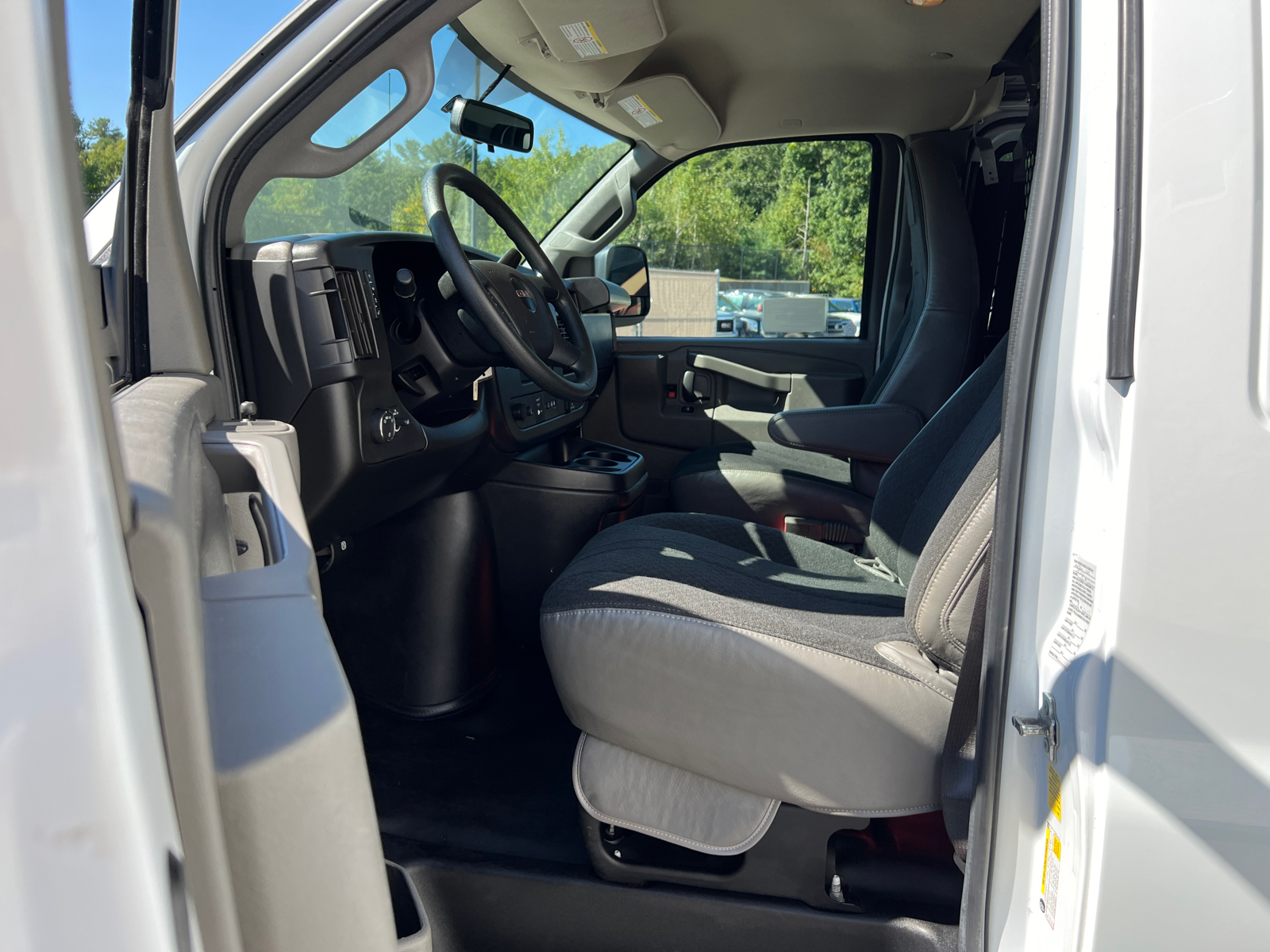 2022 GMC Savana 2500 Work Van 22