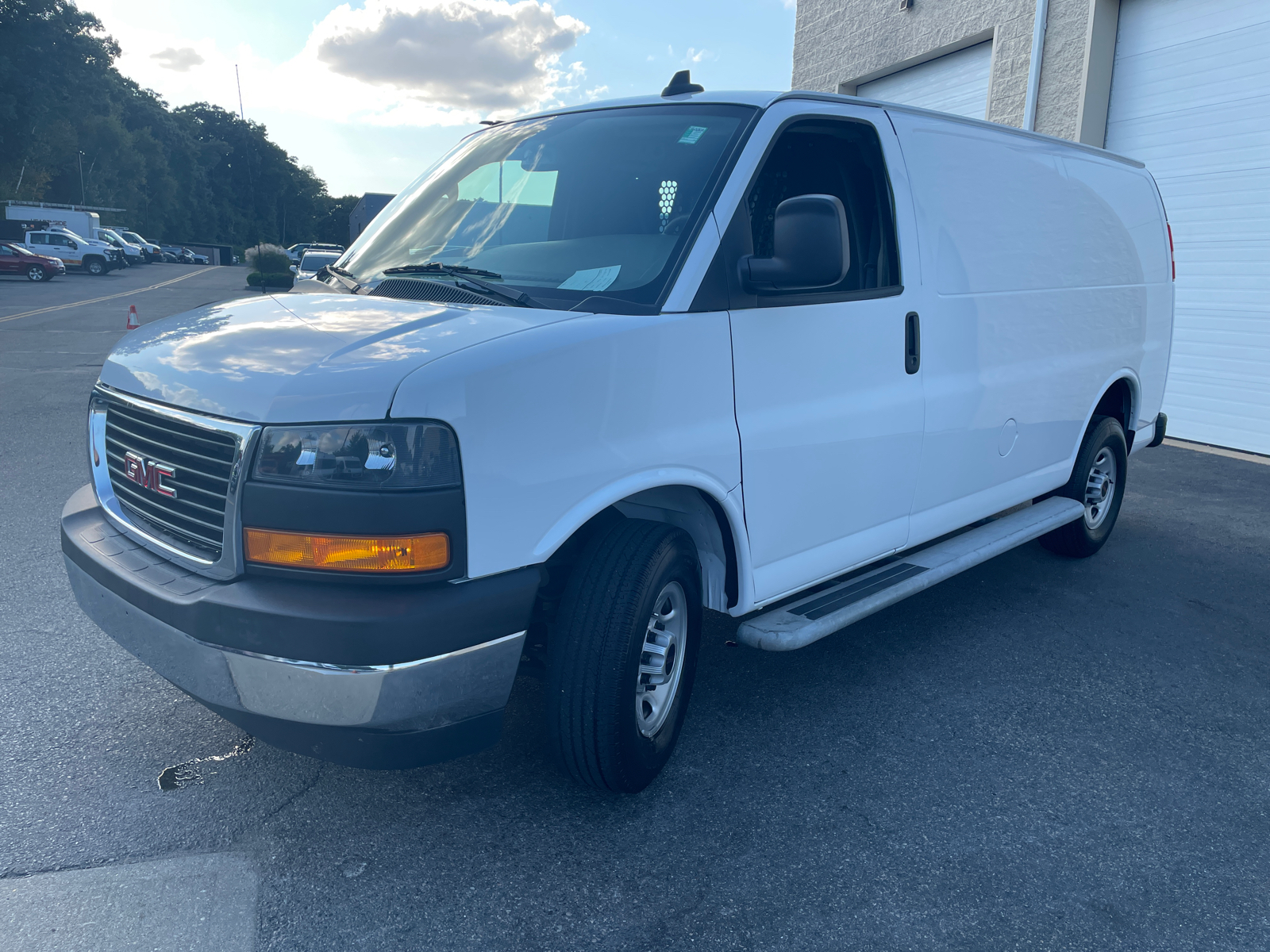 2022 GMC Savana 2500 Work Van 4