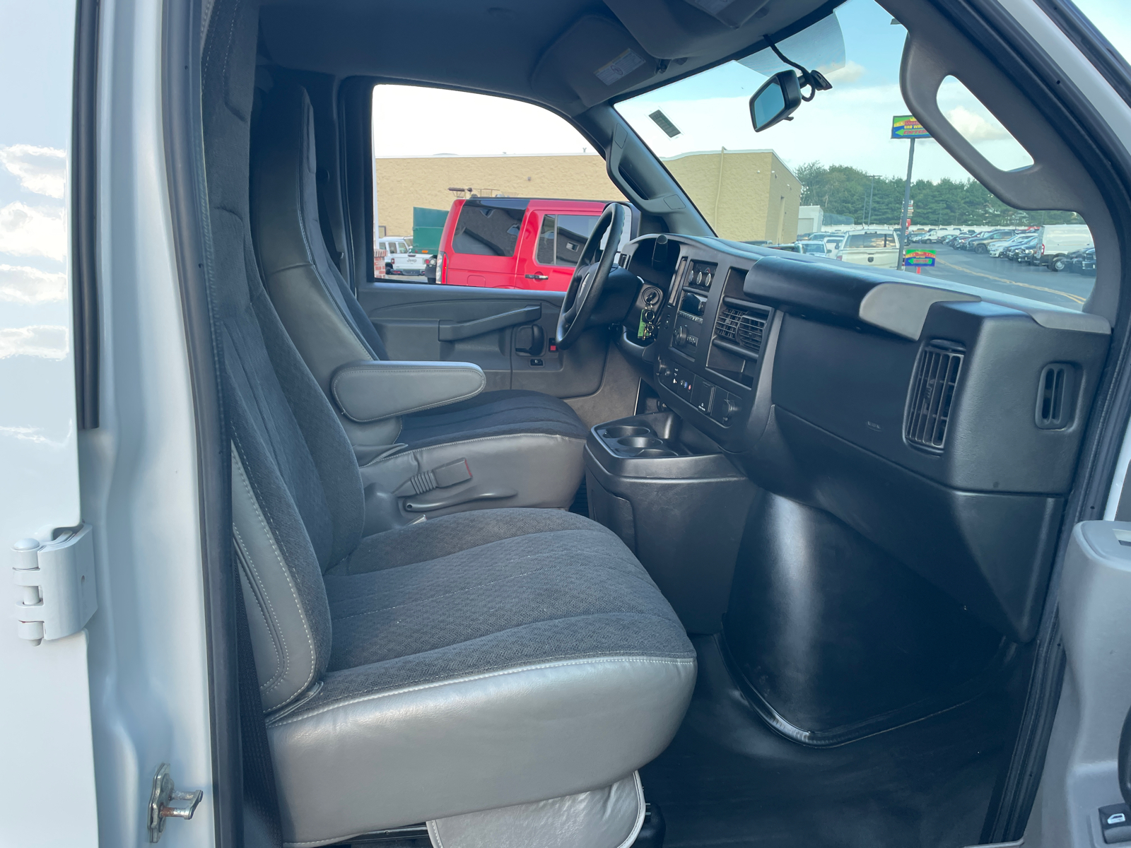 2022 GMC Savana 2500 Work Van 23