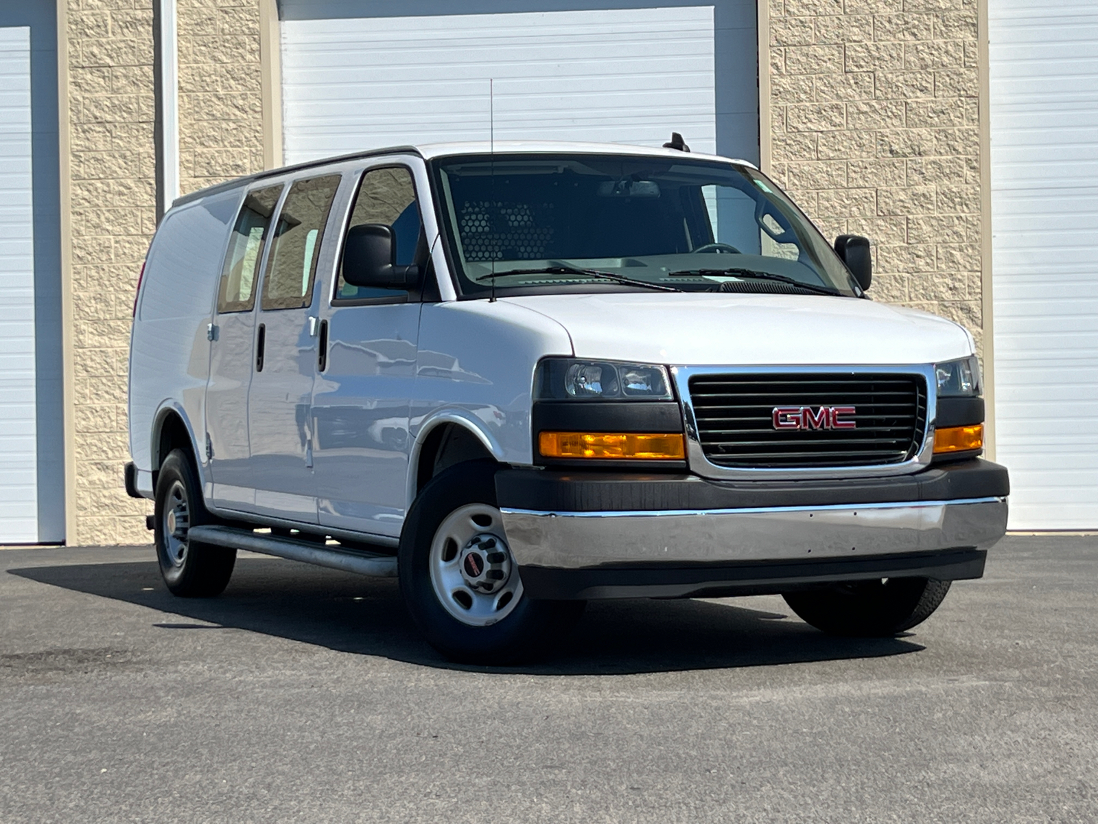 2022 GMC Savana 2500 Work Van 1