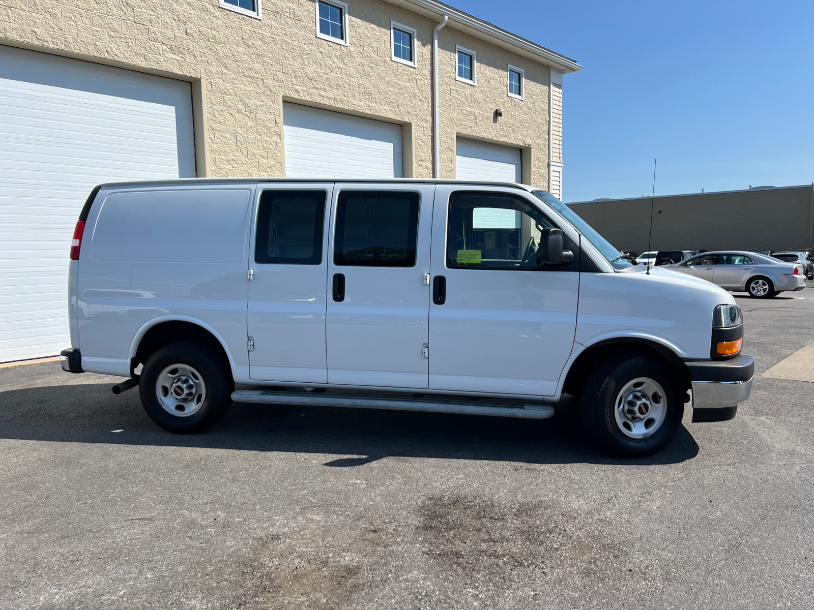 2022 GMC Savana 2500 Work Van 11