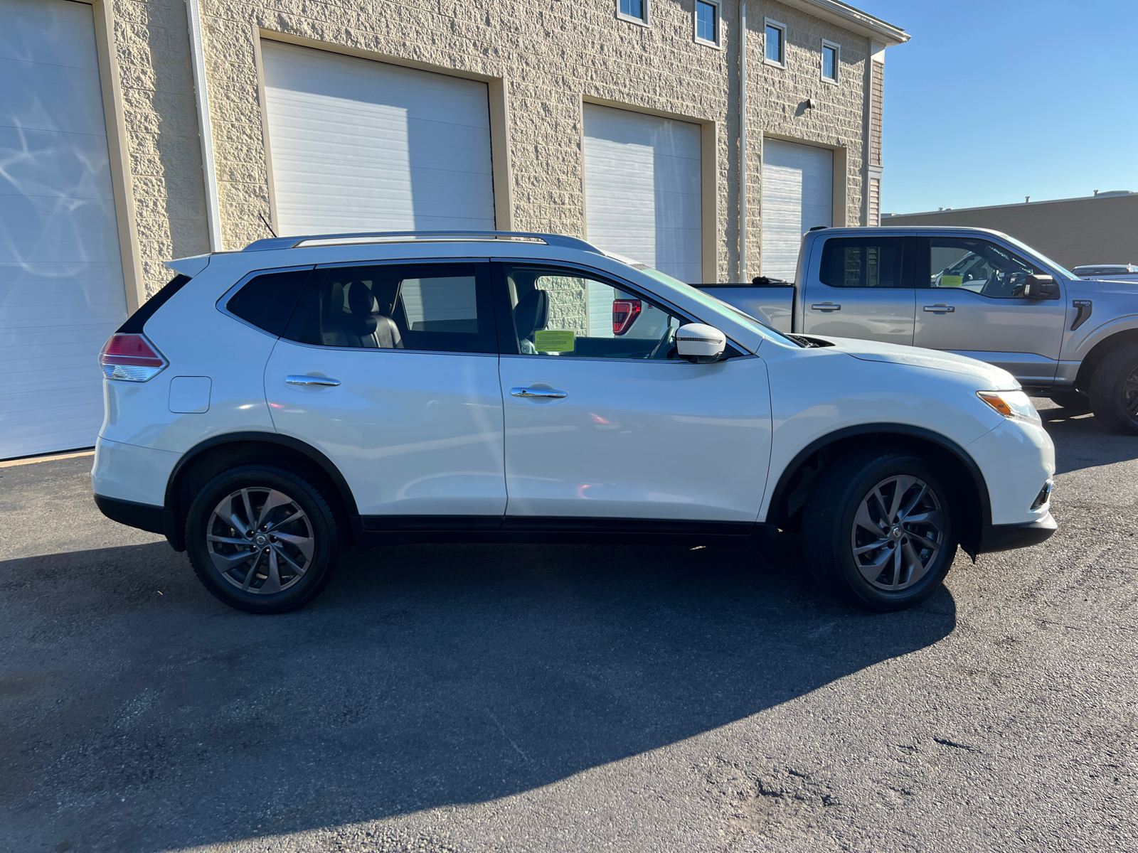 2016 Nissan Rogue SL 11