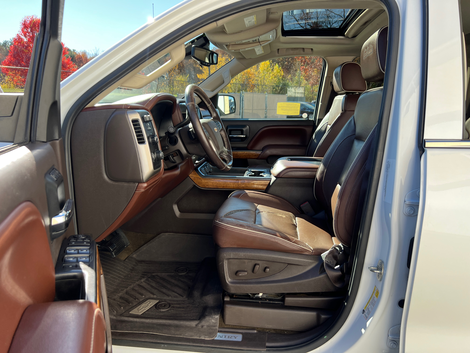 2017 Chevrolet Silverado 1500 High Country 29