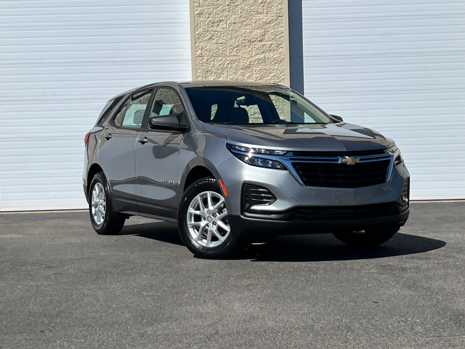 2023 Chevrolet Equinox LS 1