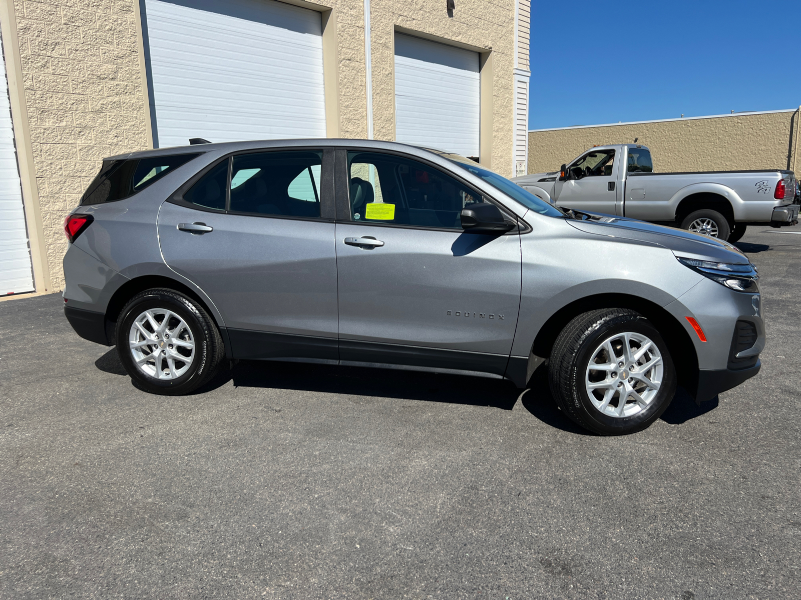 2023 Chevrolet Equinox LS 11