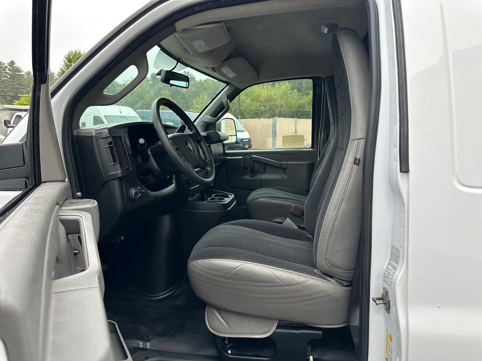 2021 GMC Savana 2500 Work Van 23