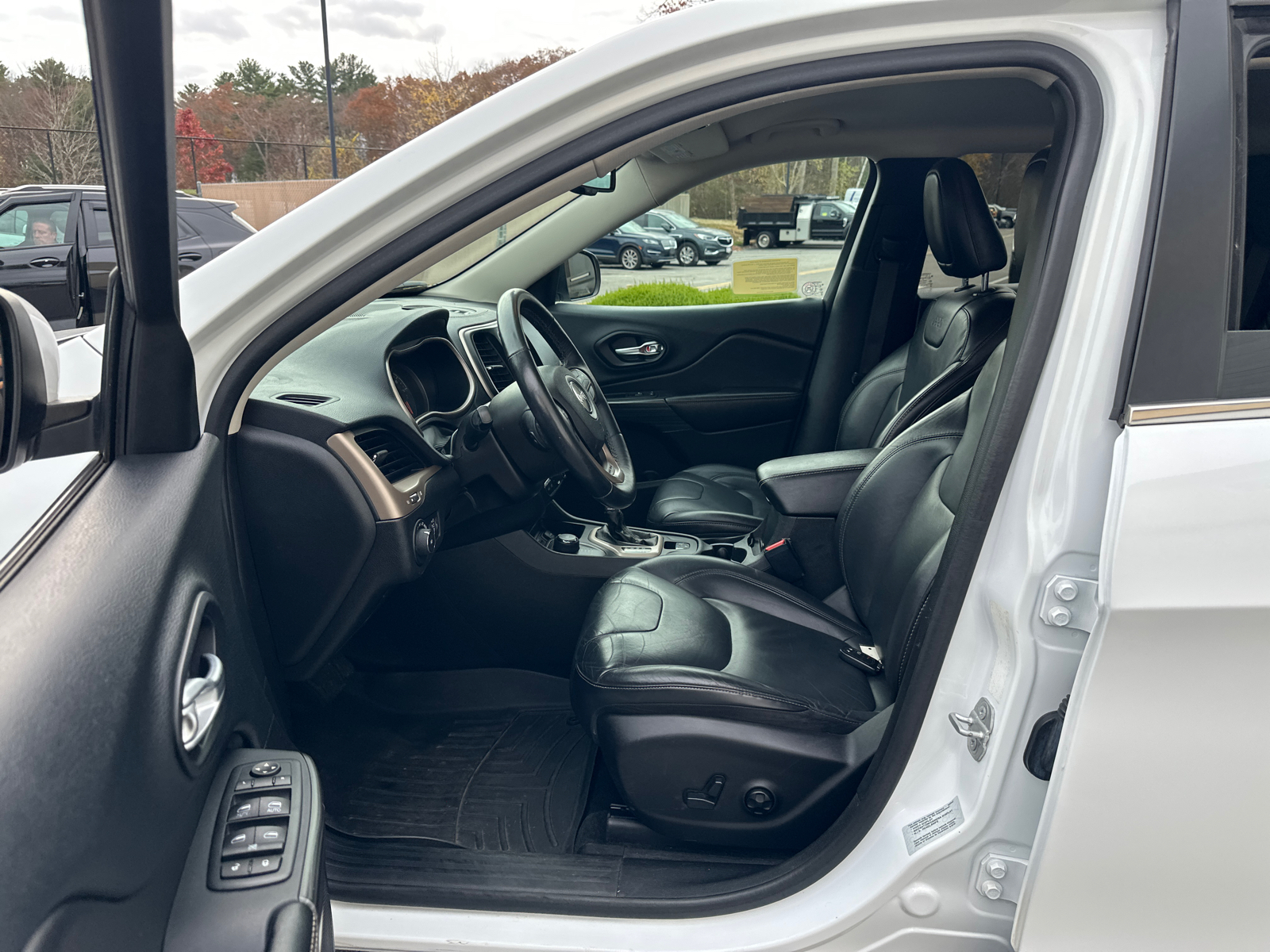 2016 Jeep Cherokee  31