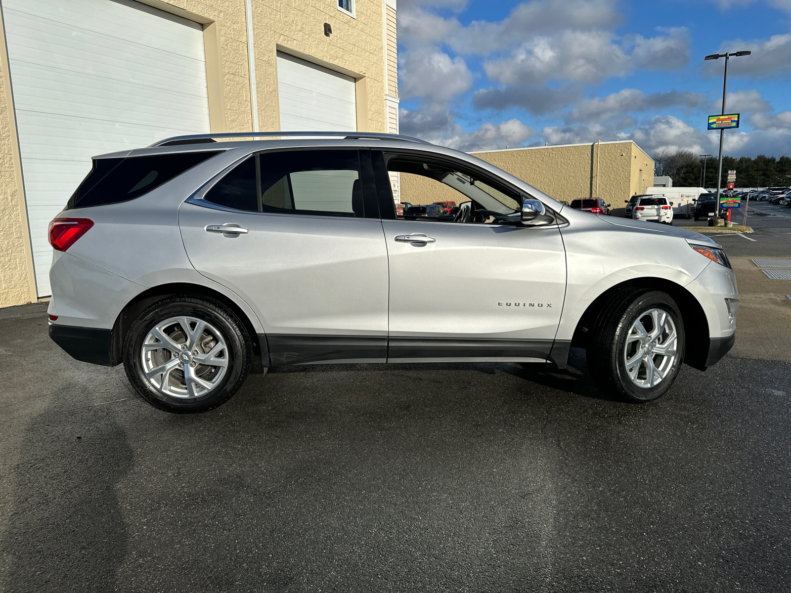 2018 Chevrolet Equinox Premier 11