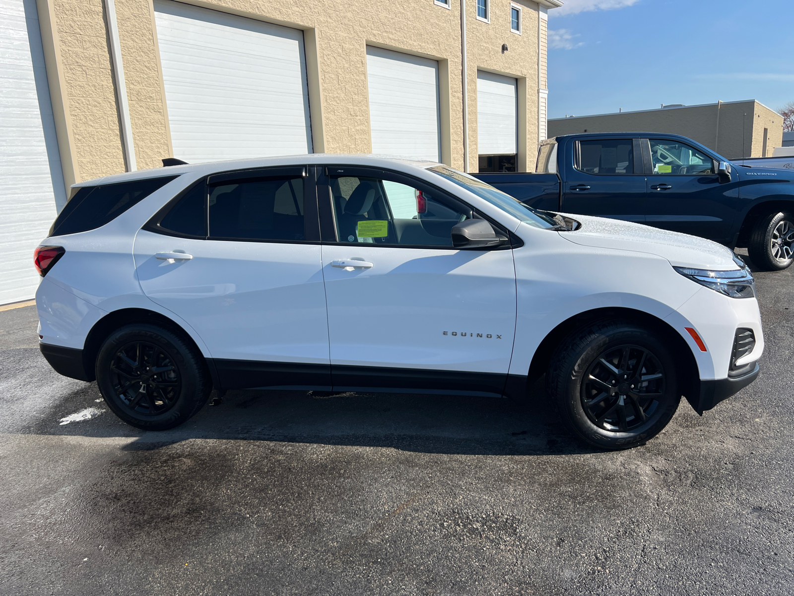 2022 Chevrolet Equinox LS 11