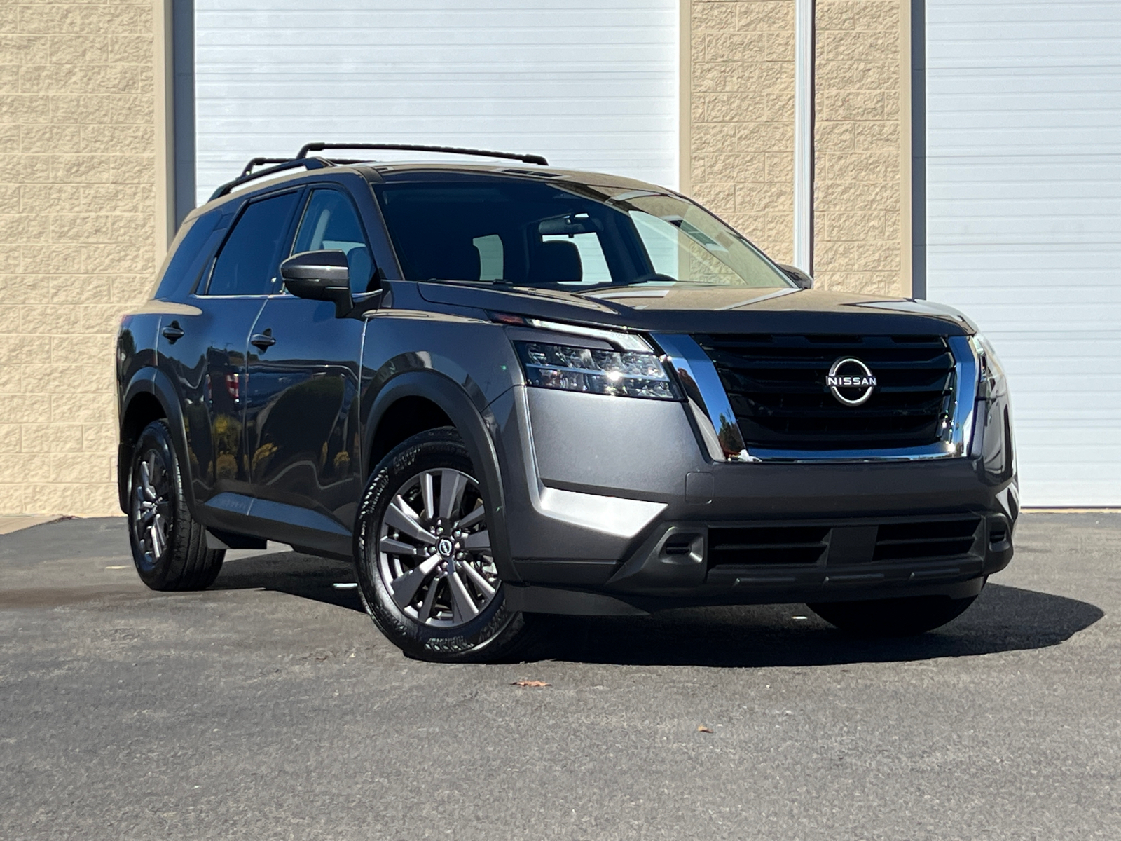 2022 Nissan Pathfinder SV 1