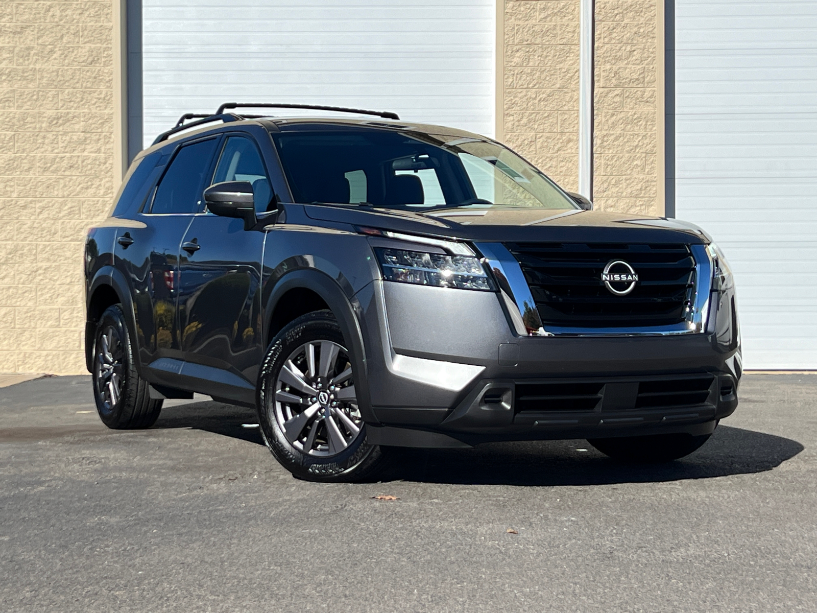 2022 Nissan Pathfinder SV 2