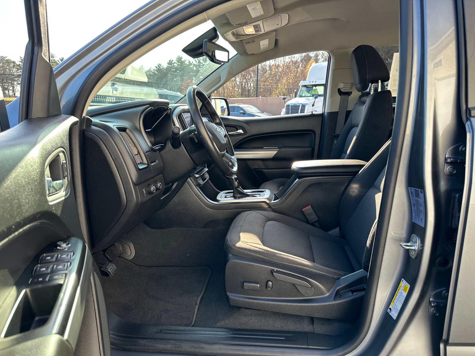 2022 Chevrolet Colorado LT 30