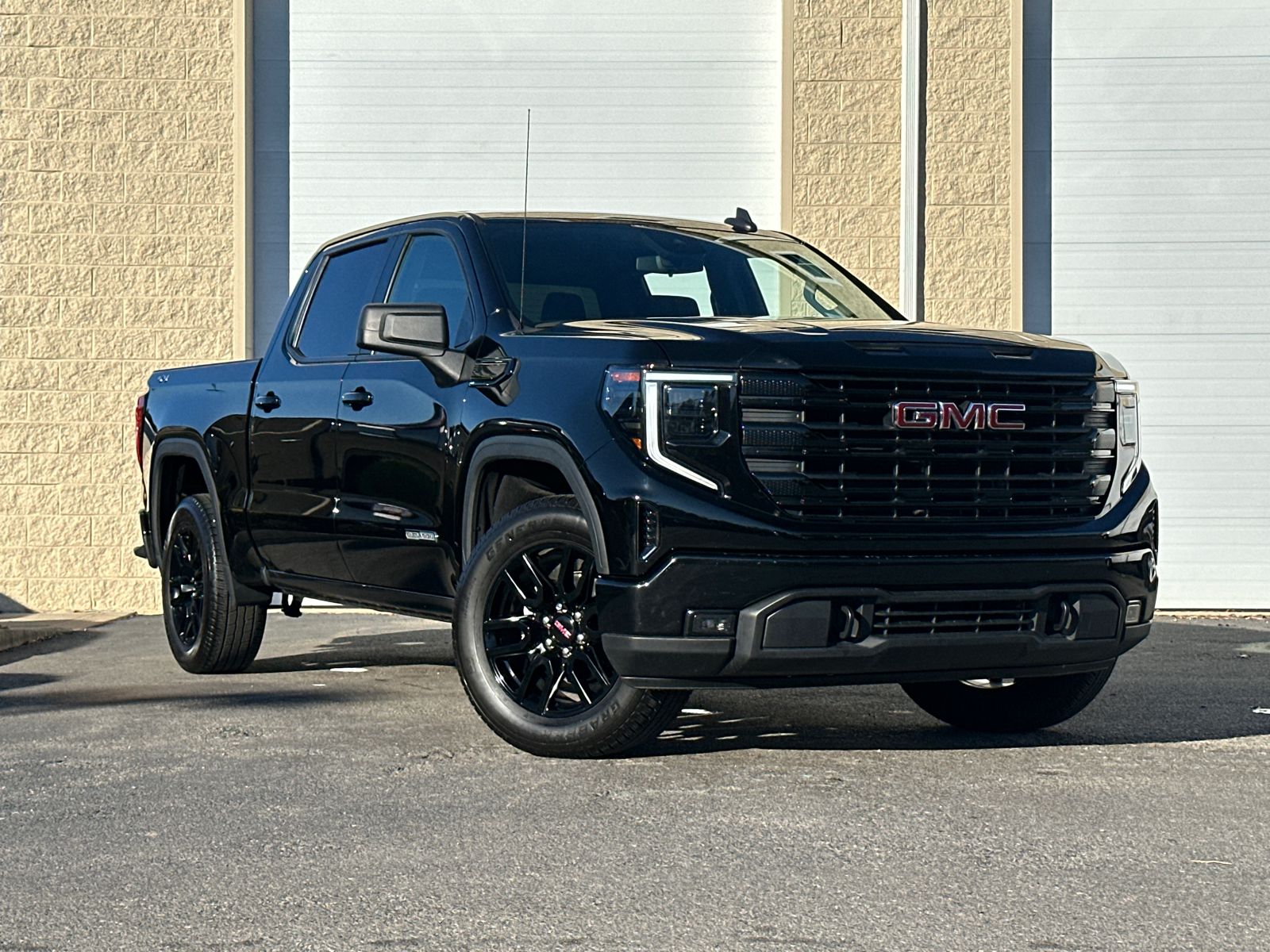 2022 GMC Sierra 1500 Elevation 1