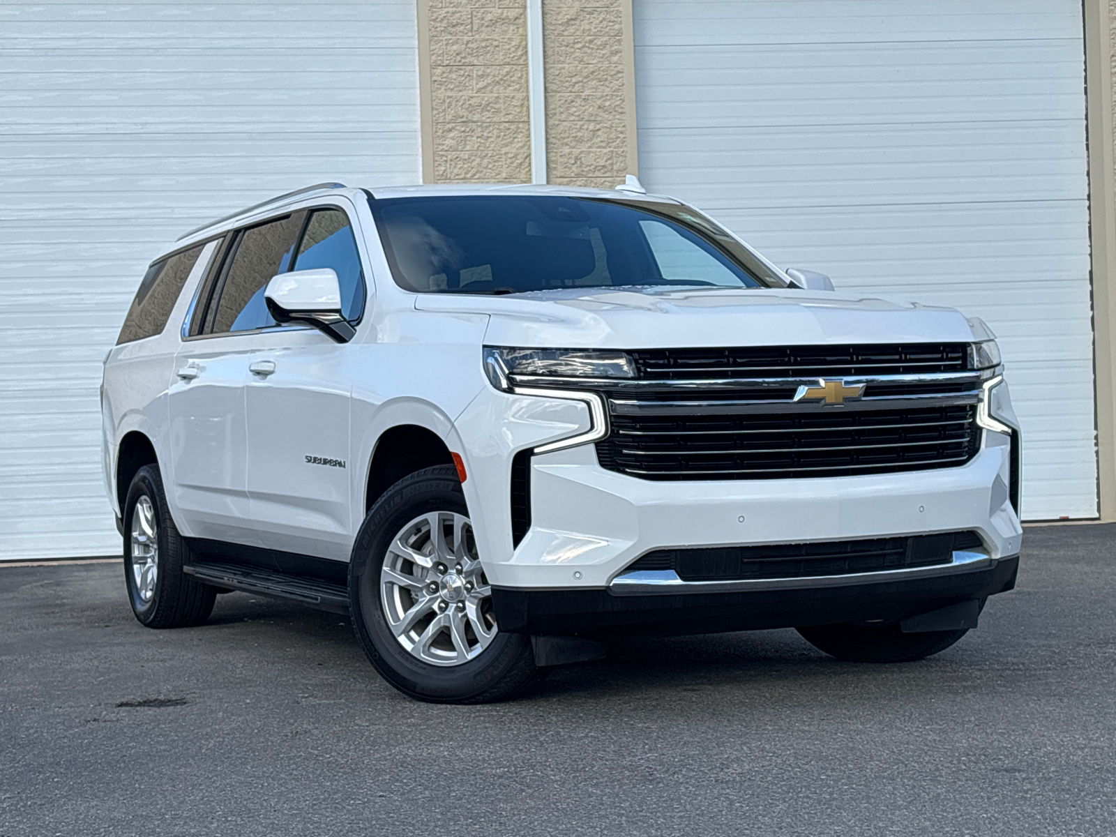 2023 Chevrolet Suburban LT 2