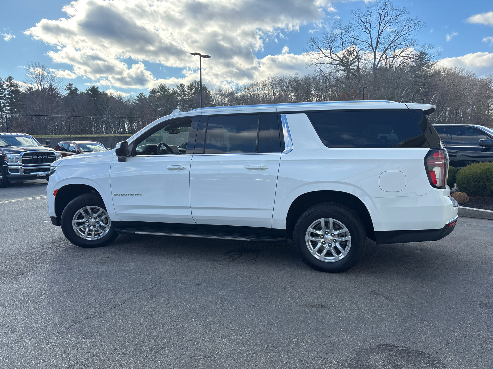 2023 Chevrolet Suburban LT 5