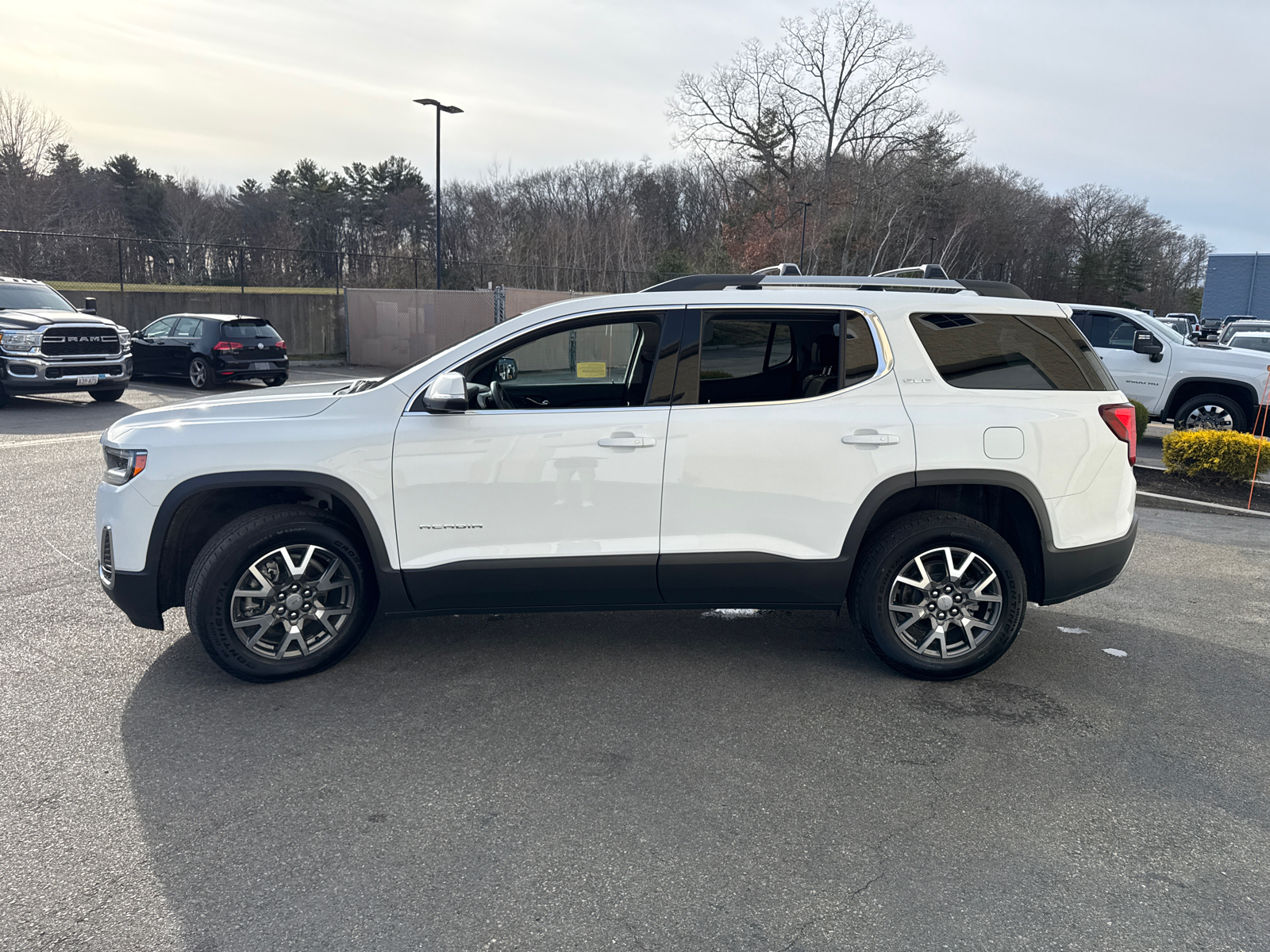 2023 GMC Acadia SLE 4