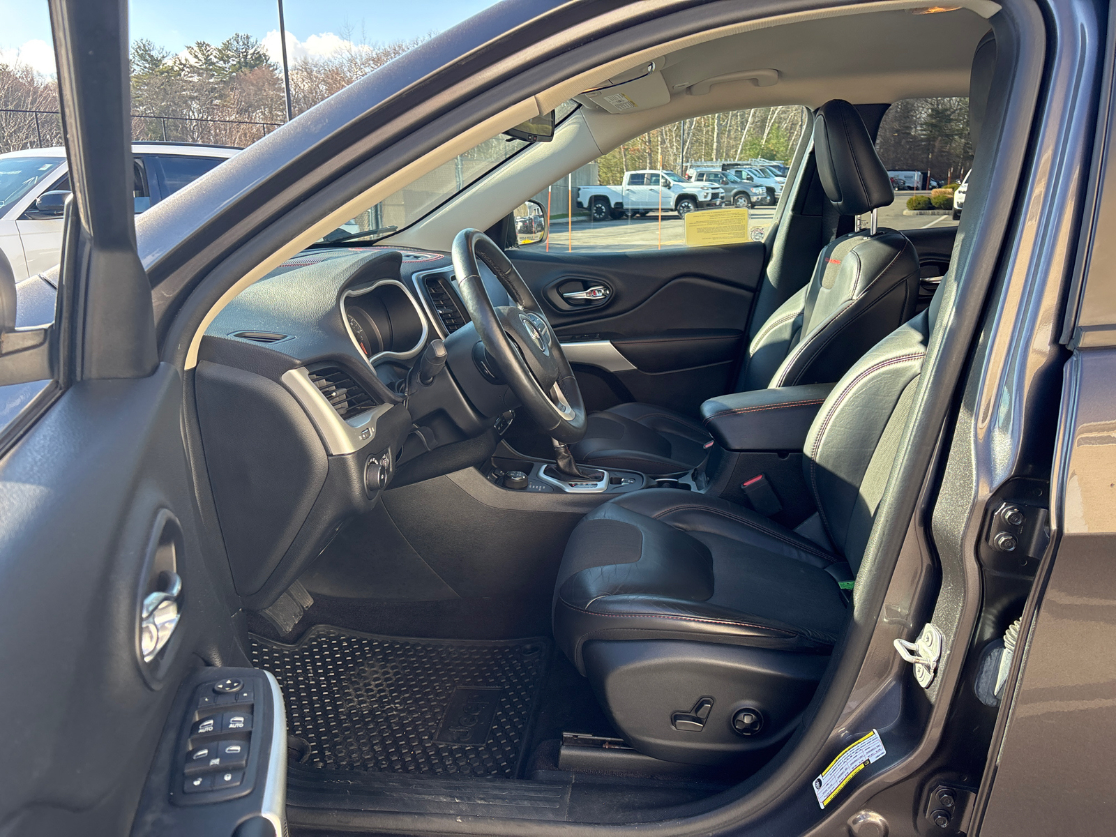 2018 Jeep Cherokee Trailhawk 30