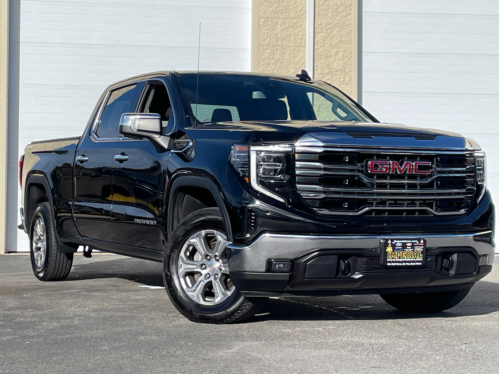 2024 GMC Sierra 1500 SLT 1