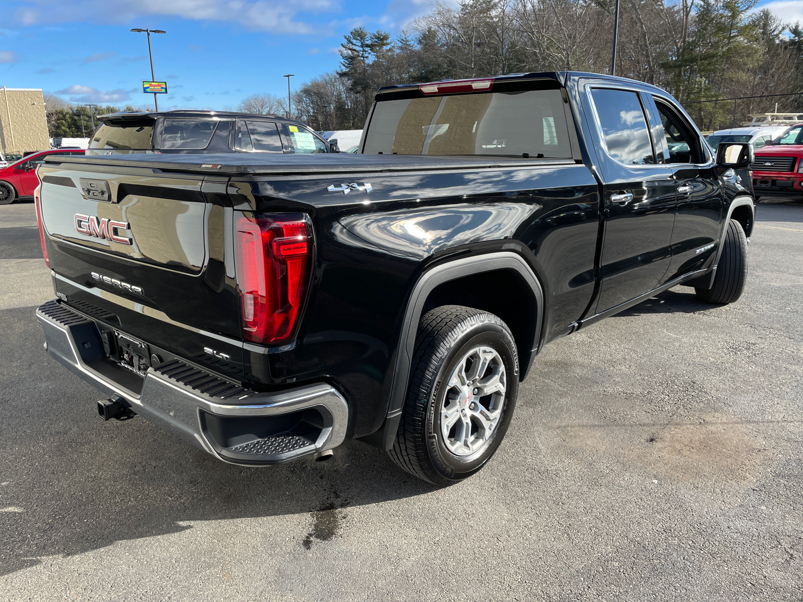 2024 GMC Sierra 1500 SLT 11