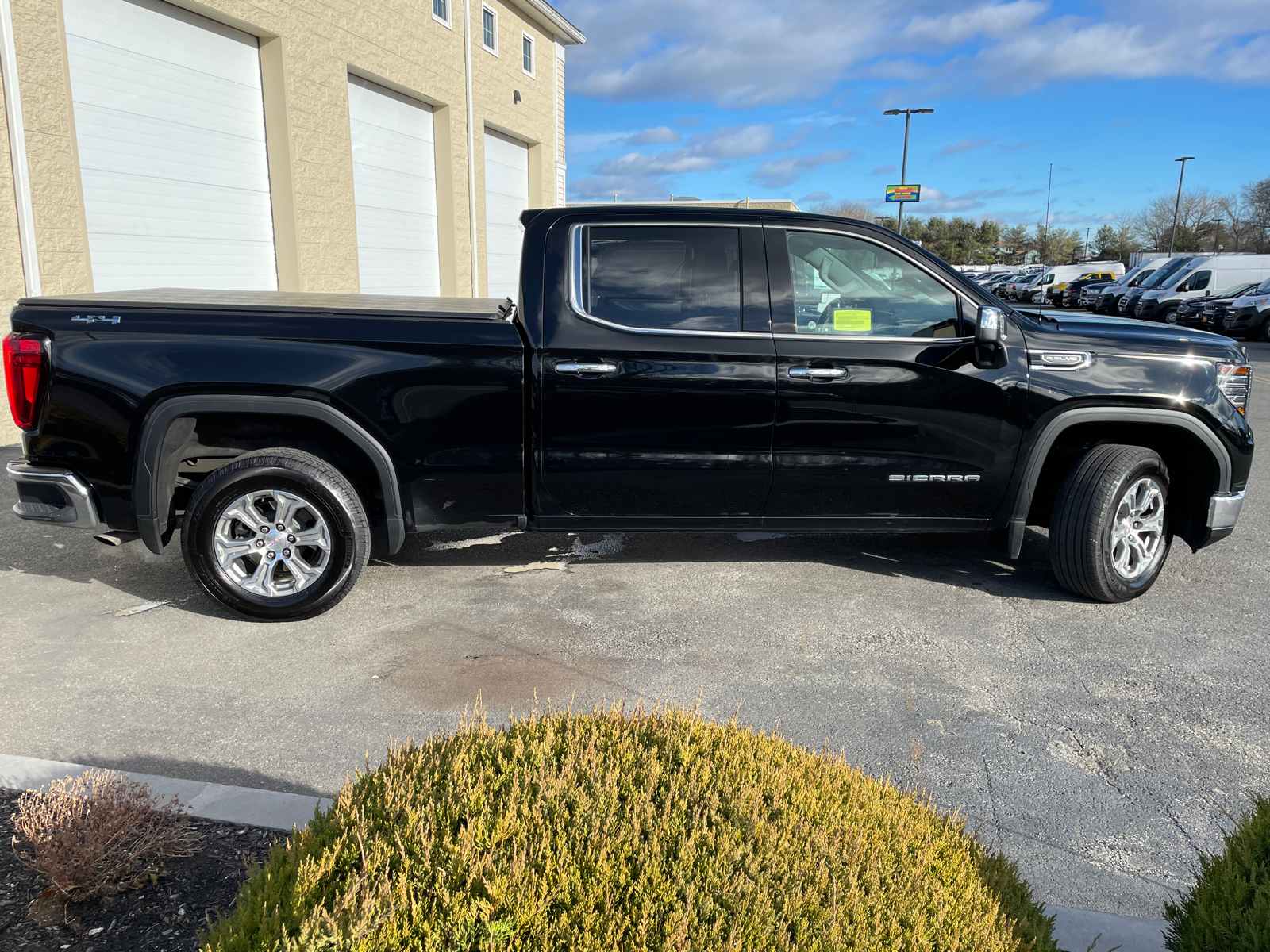 2024 GMC Sierra 1500 SLT 12