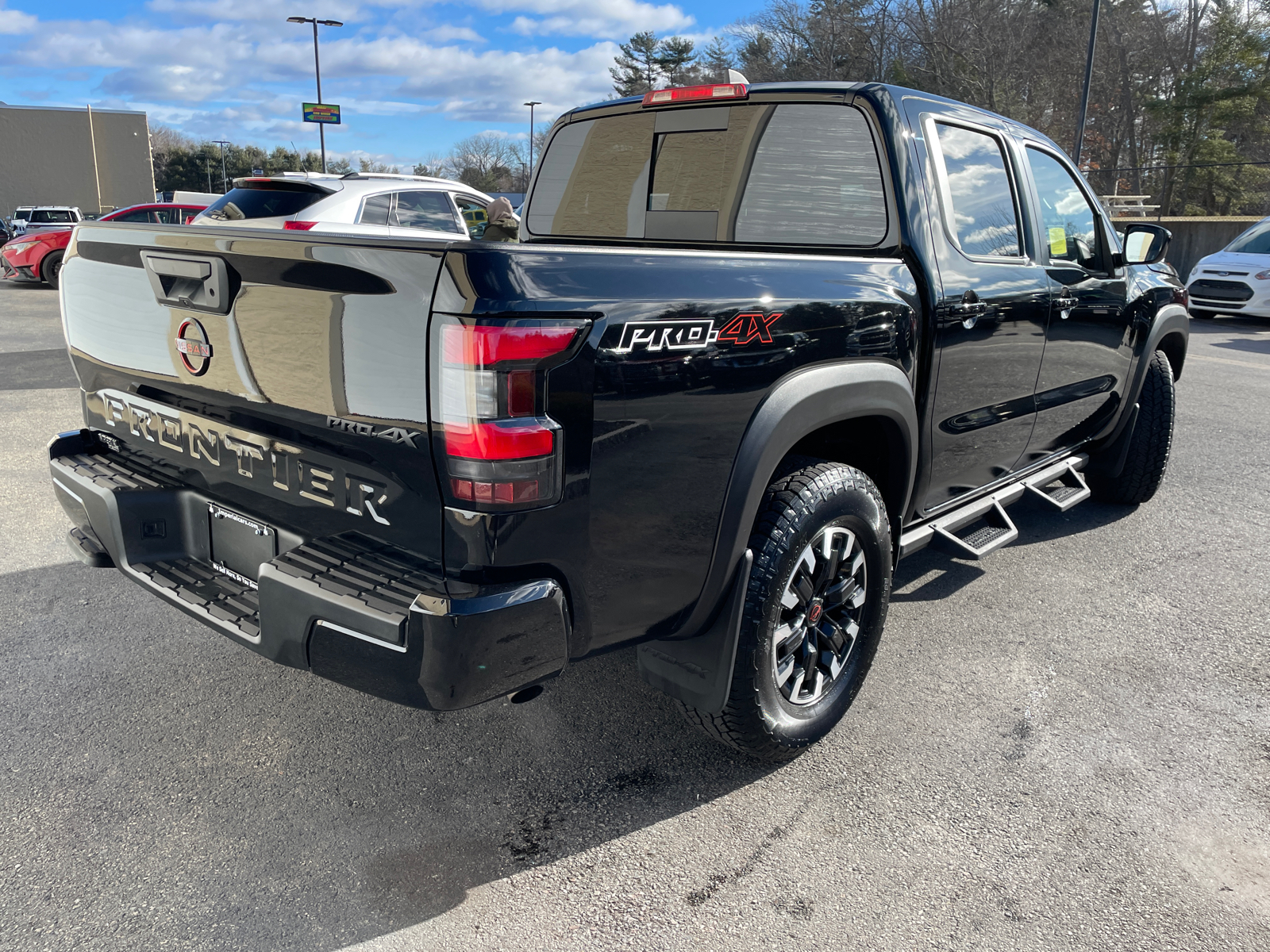 2024 Nissan Frontier  11