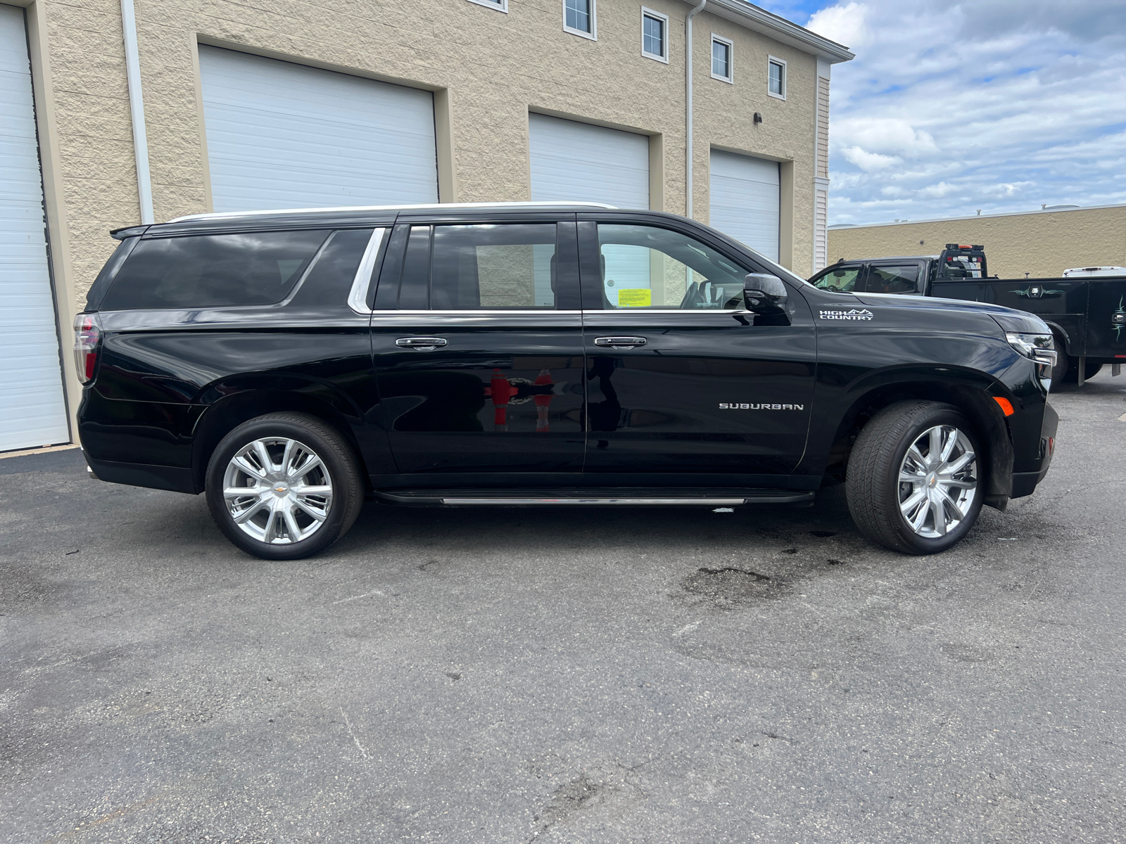 2023 Chevrolet Suburban High Country 11