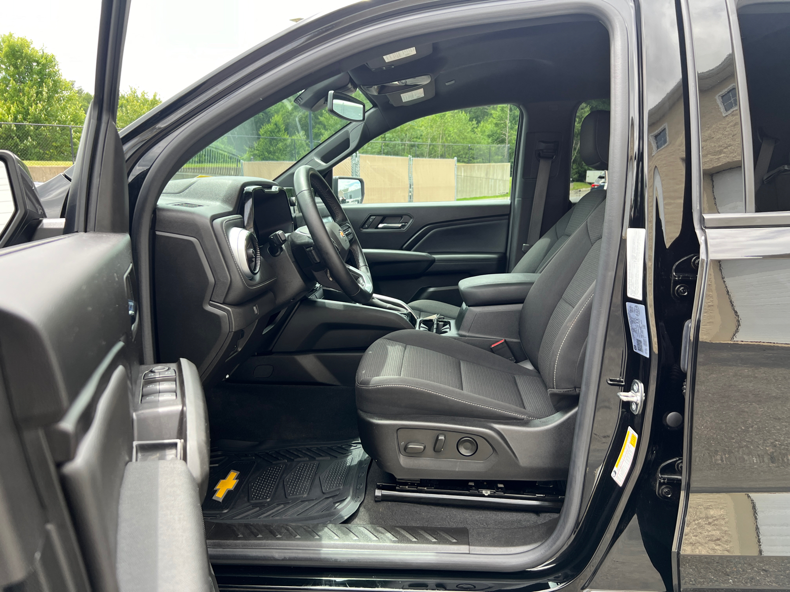 2023 Chevrolet Colorado LT 30