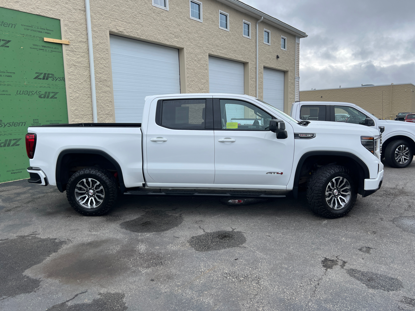 2023 GMC Sierra 1500 AT4 11