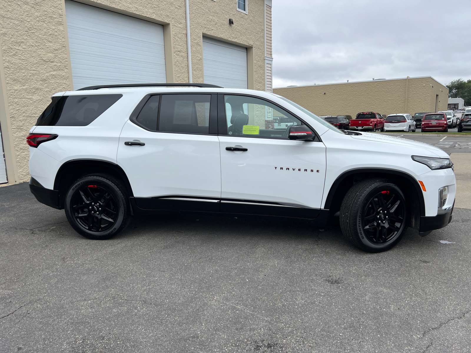 2023 Chevrolet Traverse Premier 12