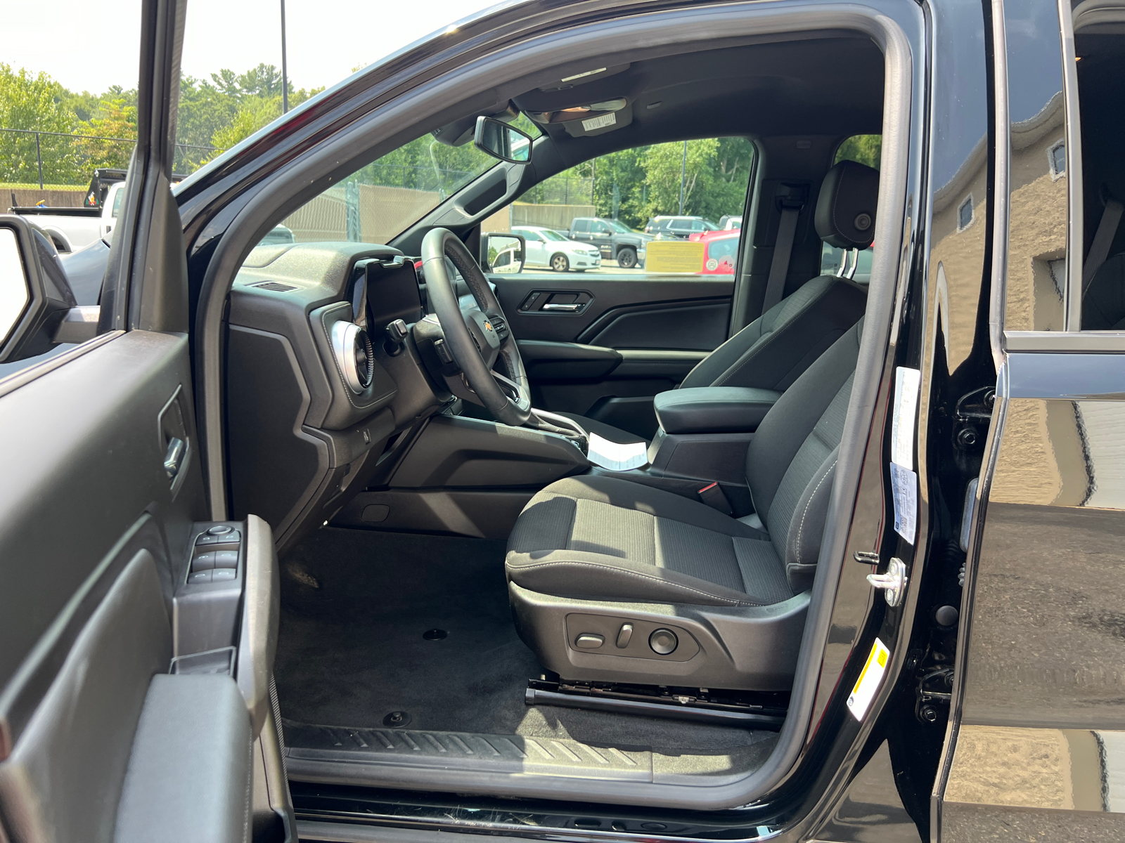 2023 Chevrolet Colorado LT 29