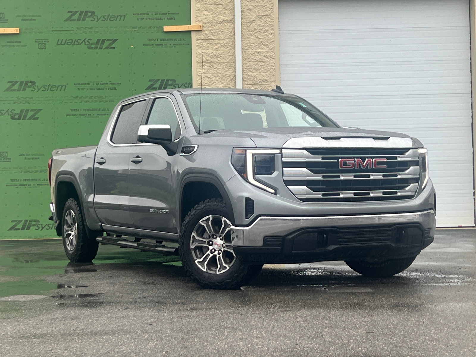 2024 GMC Sierra 1500 SLE 1