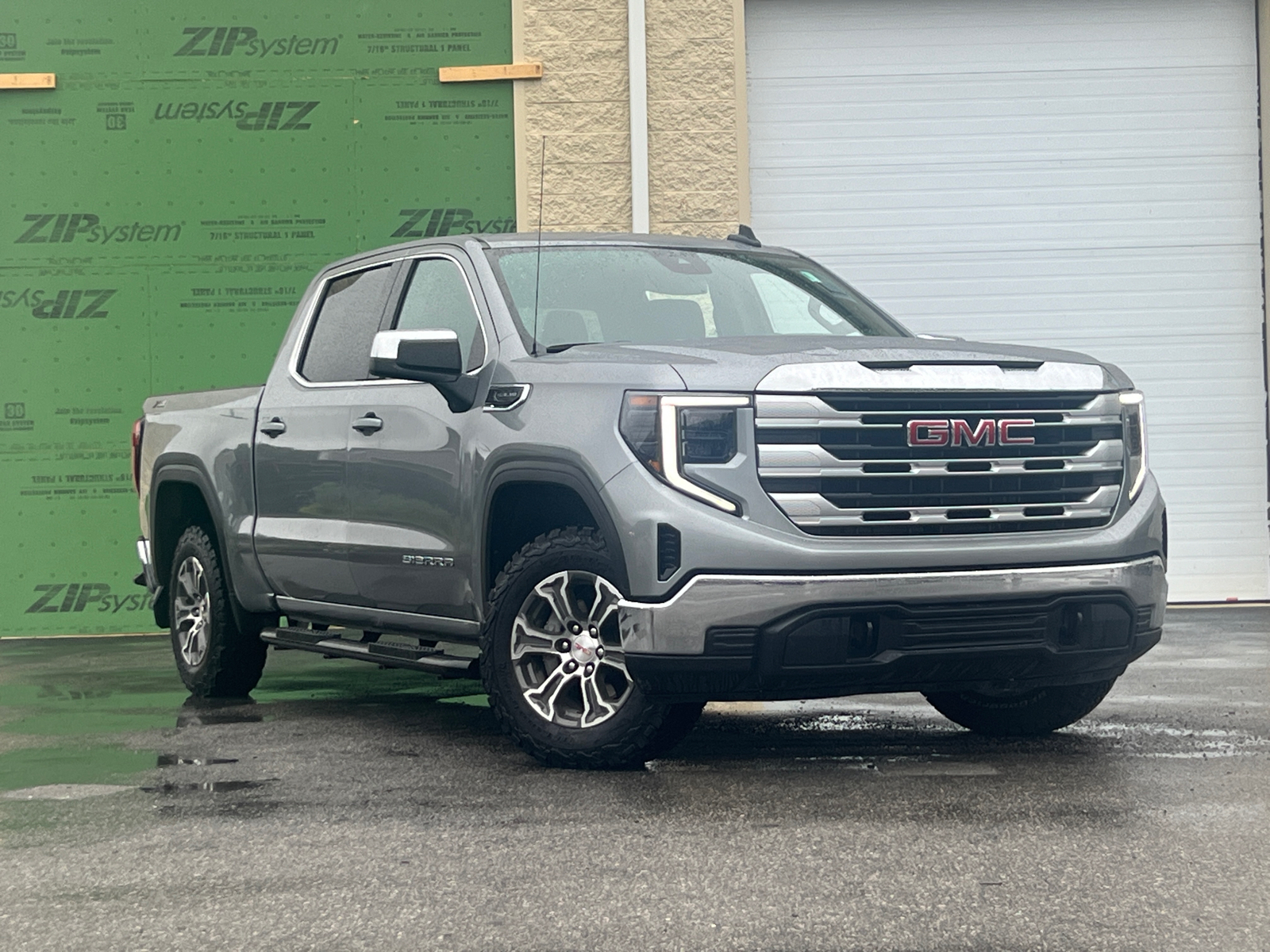 2024 GMC Sierra 1500 SLE 2