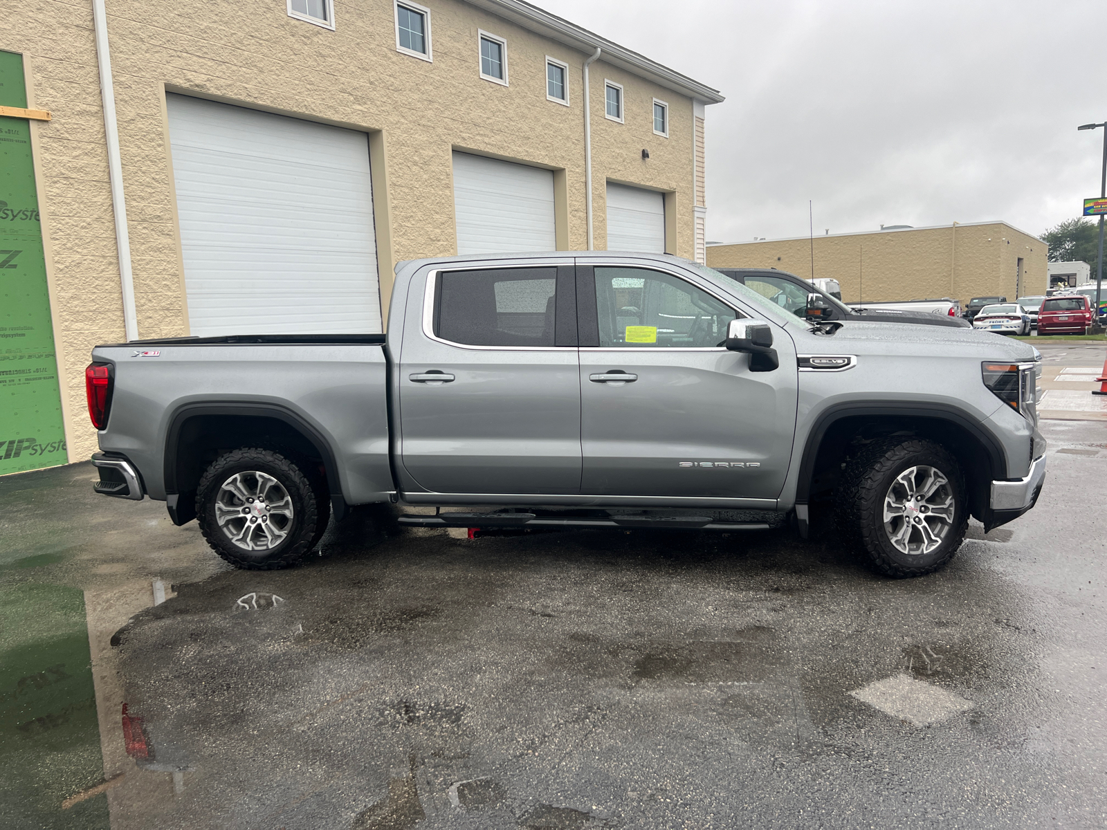 2024 GMC Sierra 1500 SLE 10