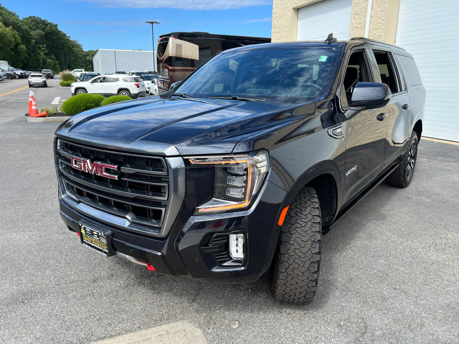 2023 GMC Yukon XL AT4 4