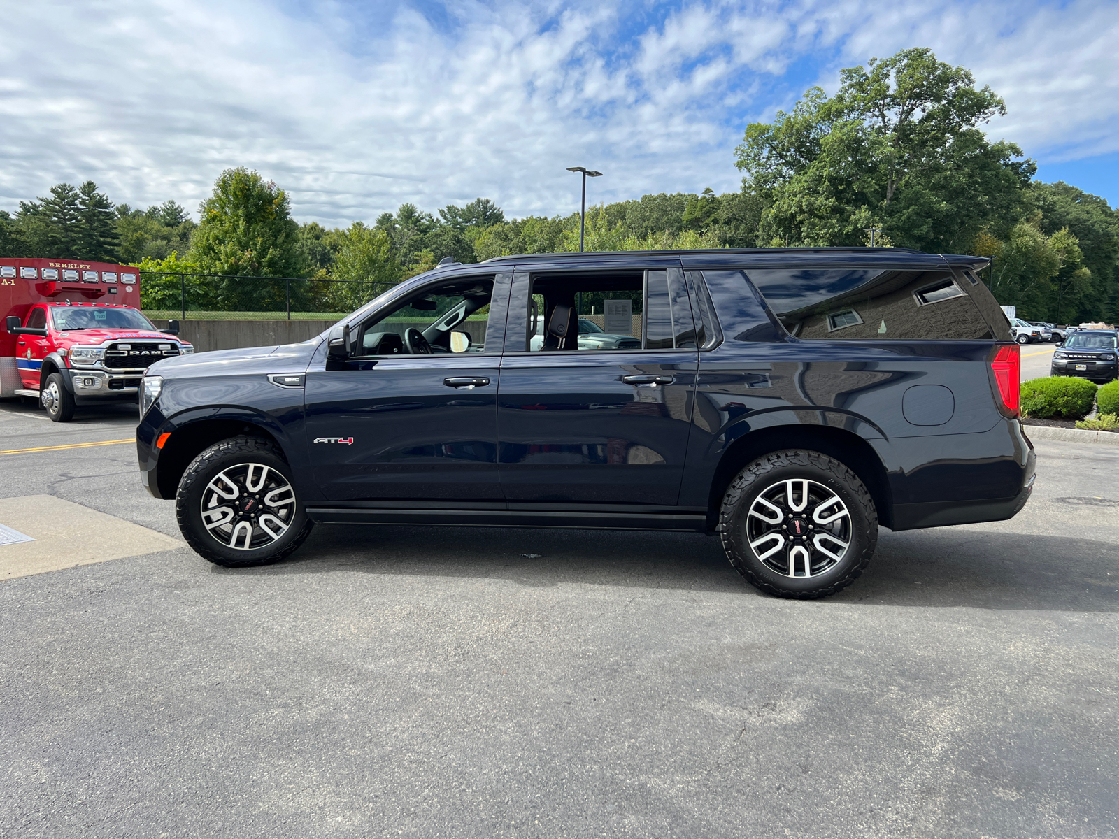 2023 GMC Yukon XL AT4 5