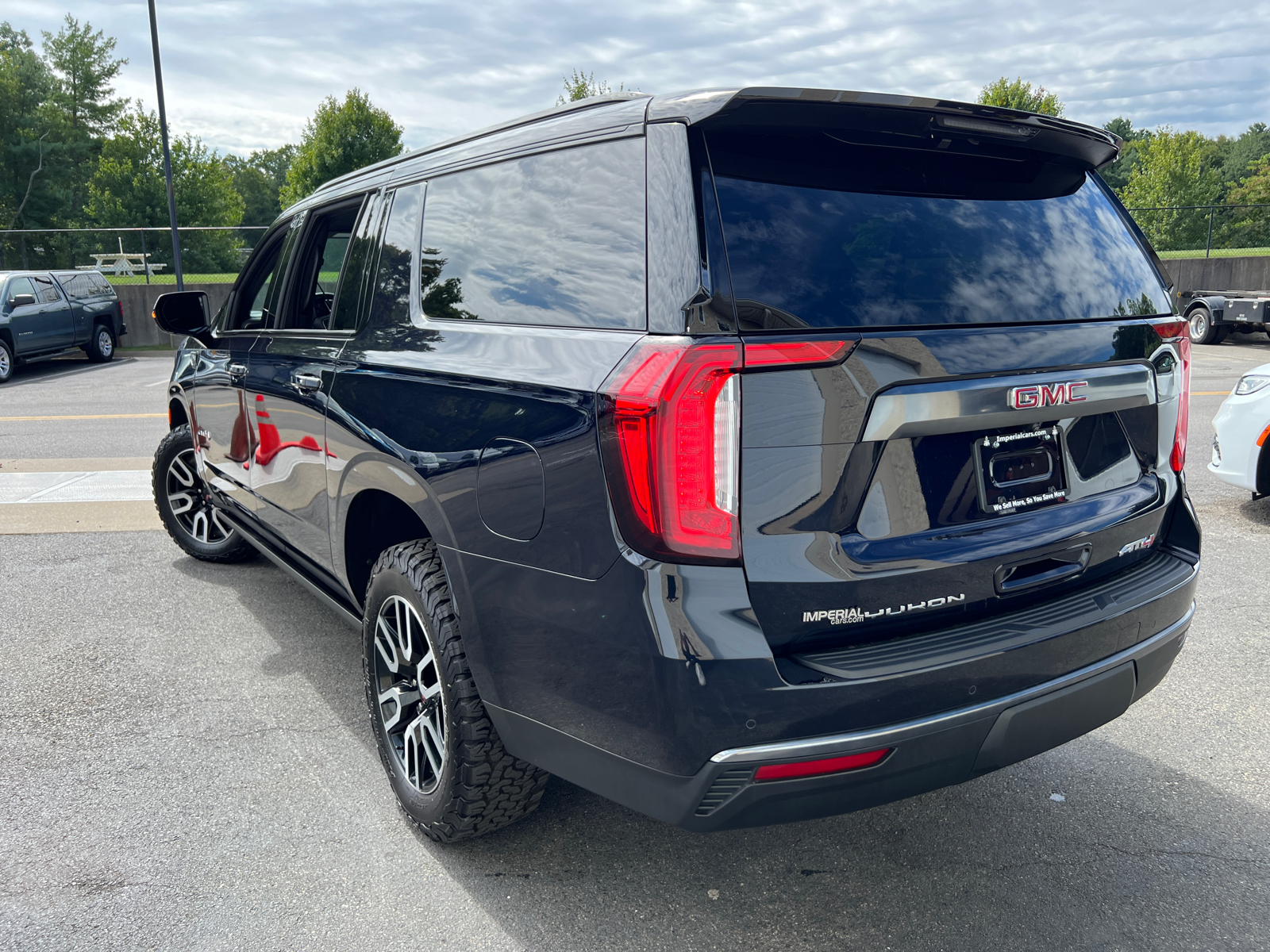 2023 GMC Yukon XL AT4 7