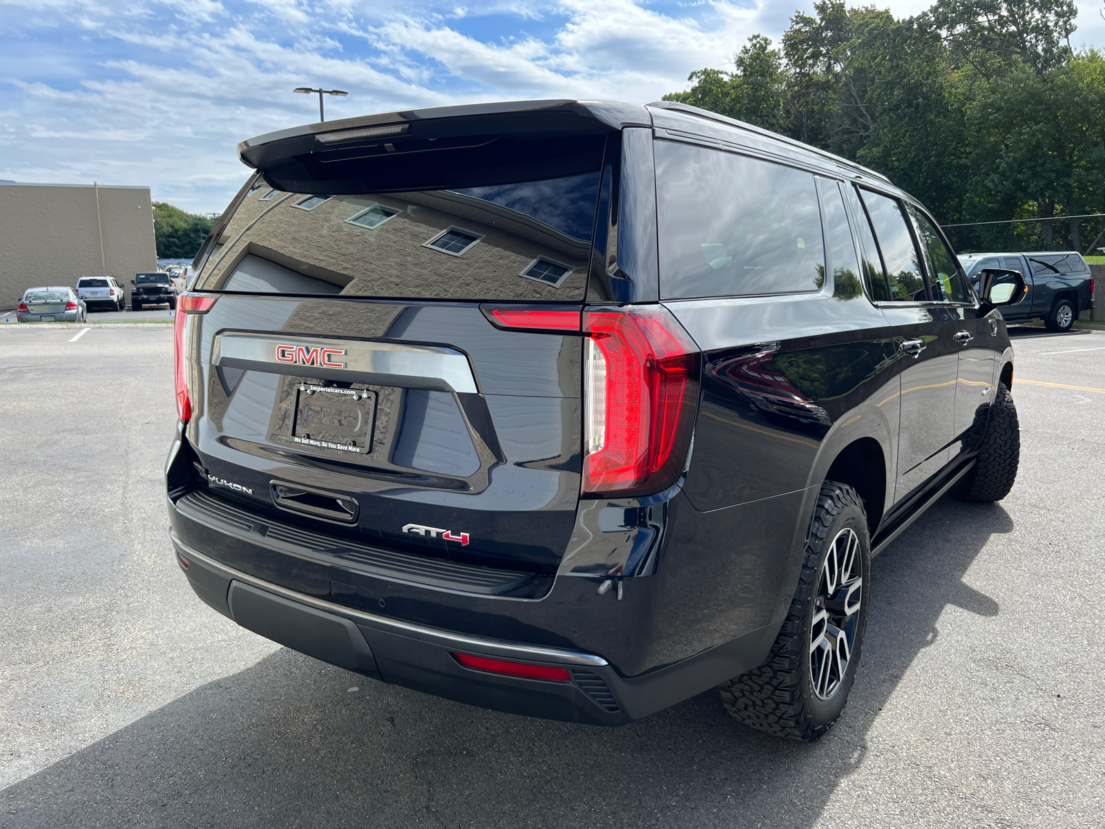 2023 GMC Yukon XL AT4 10