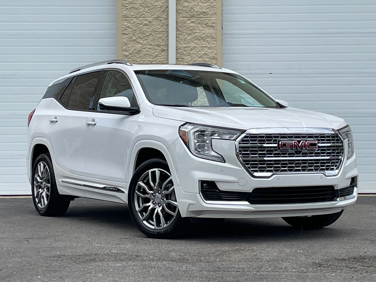 2023 GMC Terrain Denali 1