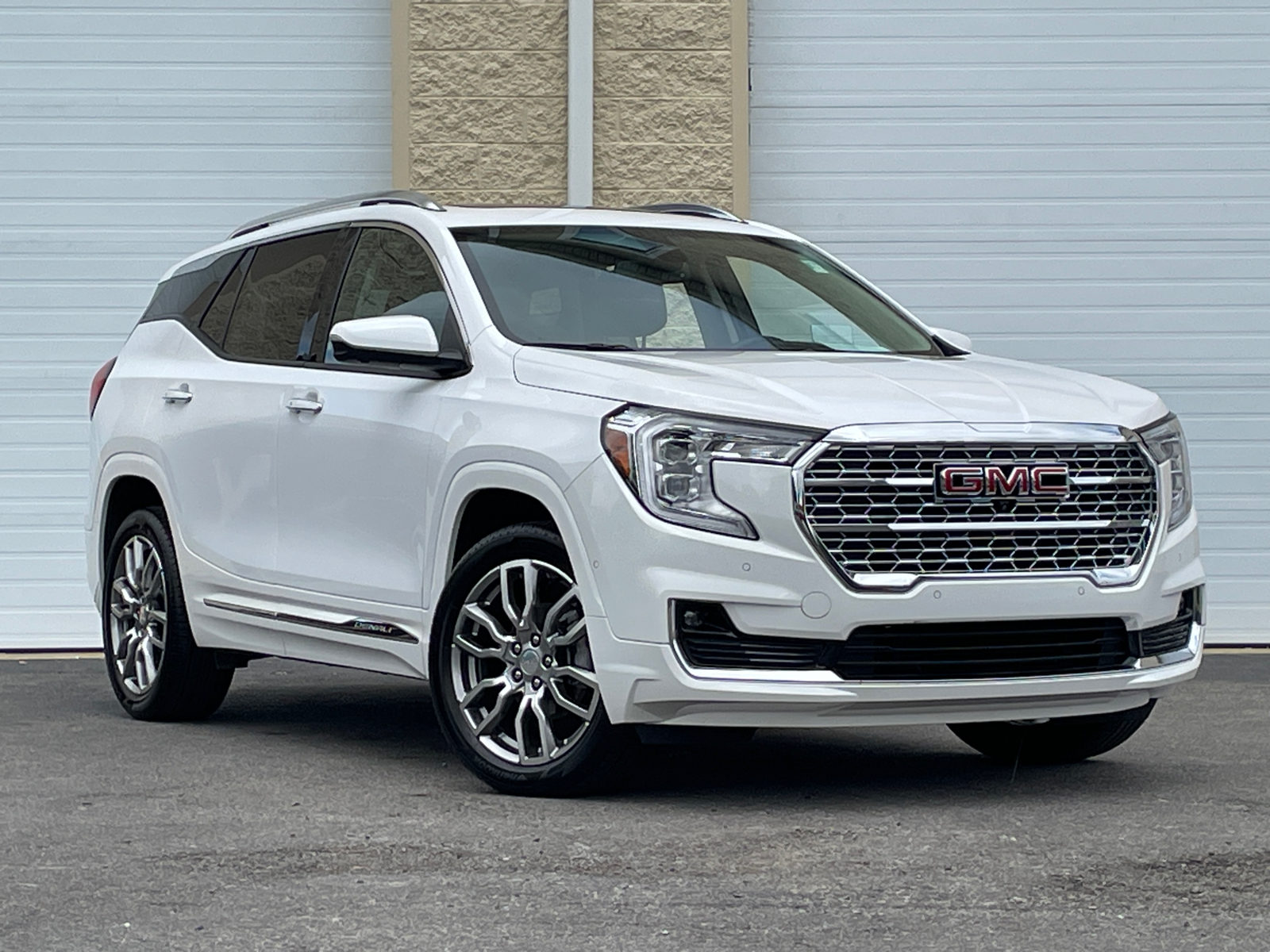 2023 GMC Terrain Denali 2