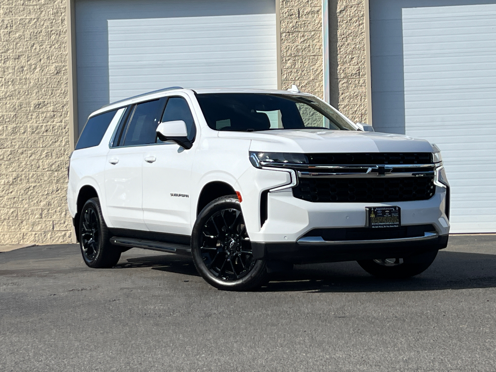 2023 Chevrolet Suburban LS 1