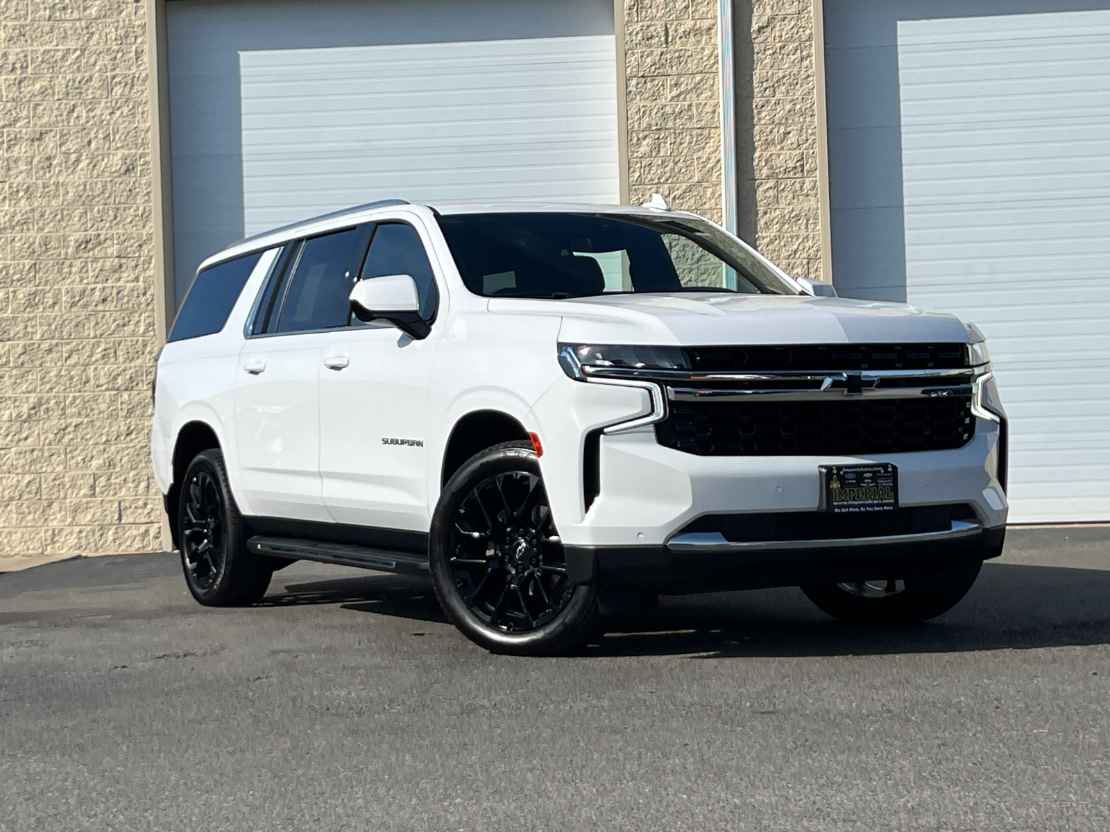 2023 Chevrolet Suburban LS 2