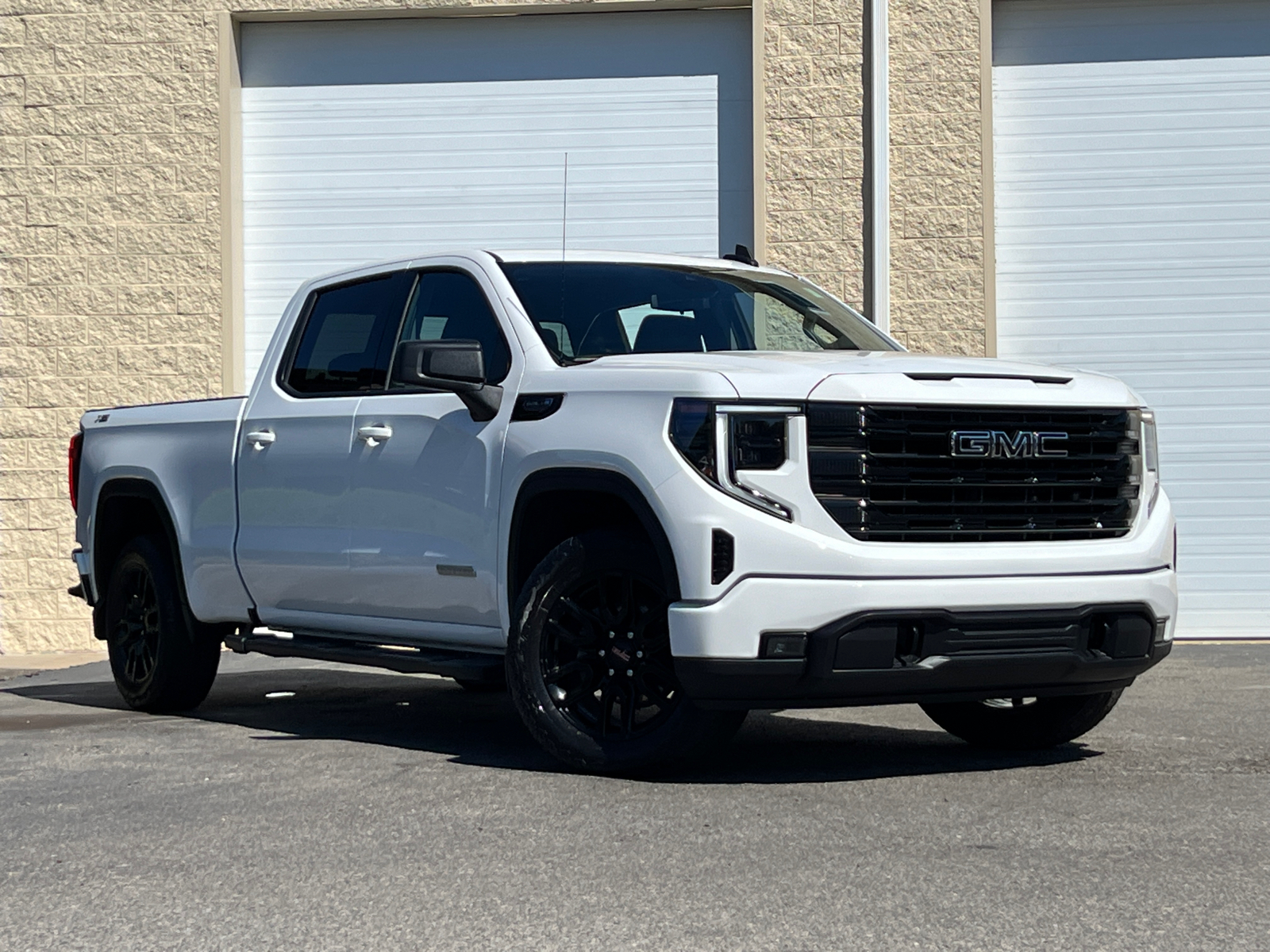 2023 GMC Sierra 1500 Elevation 1