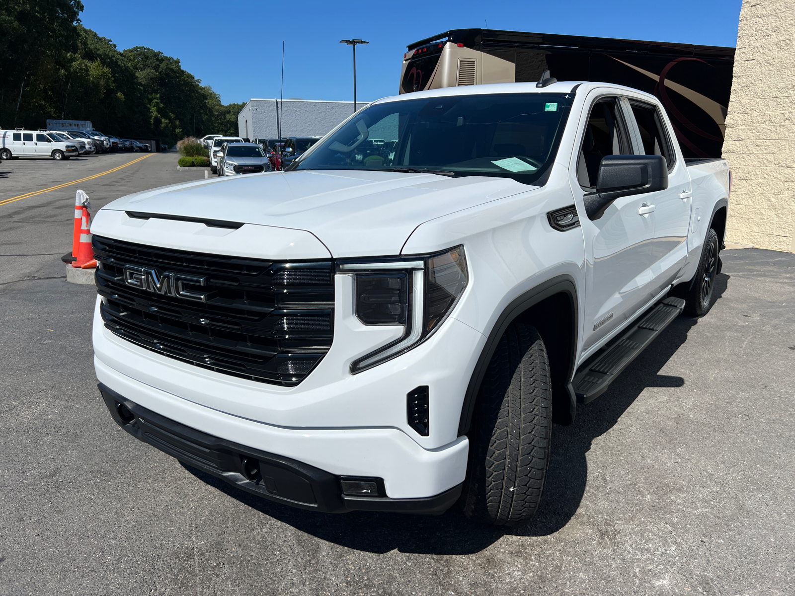 2023 GMC Sierra 1500 Elevation 4