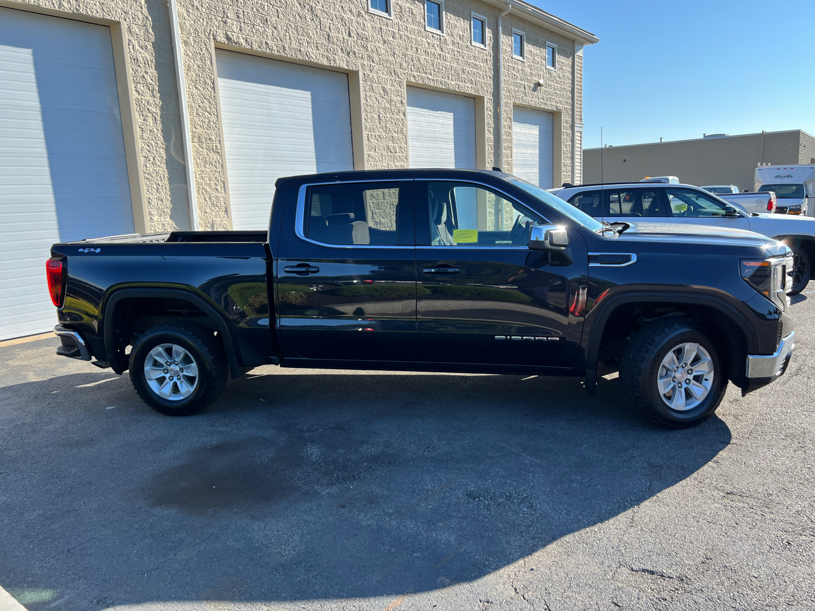 2023 GMC Sierra 1500 SLE 11