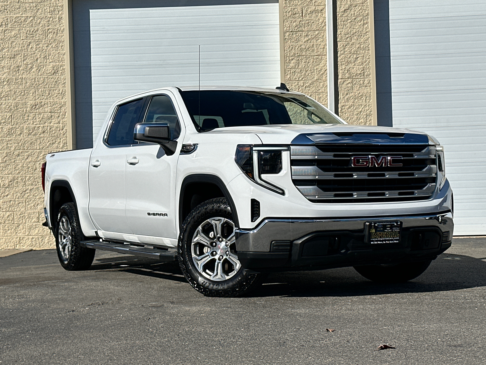 2023 GMC Sierra 1500 SLE 1