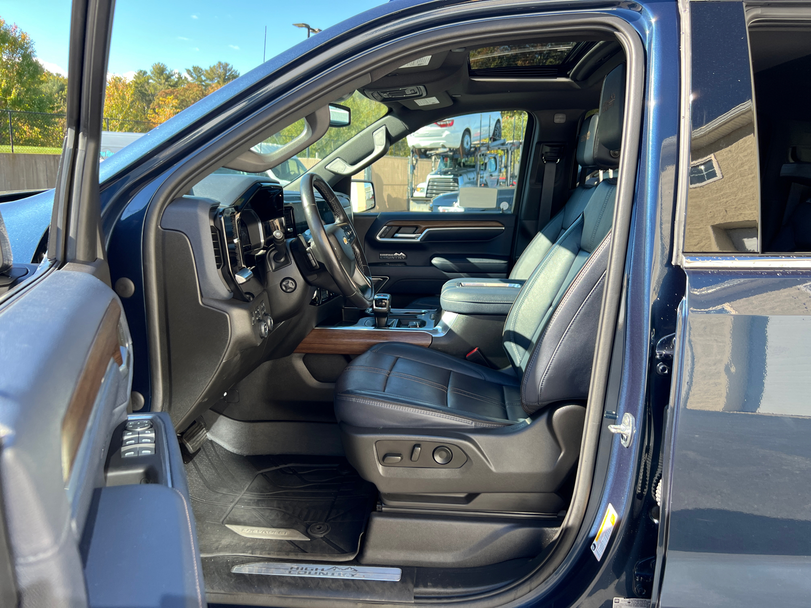 2022 Chevrolet Silverado 1500 High Country 33